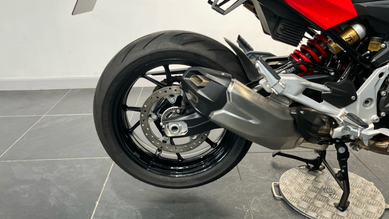 BMW F900 R